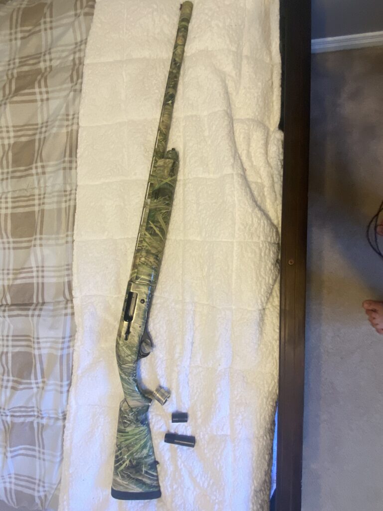 Weatherby SA-08 semi auto shot gun 12G